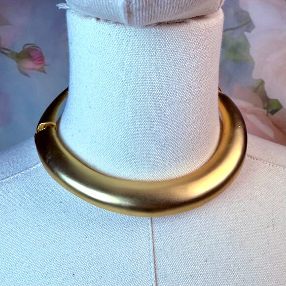 Vintage Gold Metal Minimalist Choker Collar Hinged Necklace - Picture 1 of 5